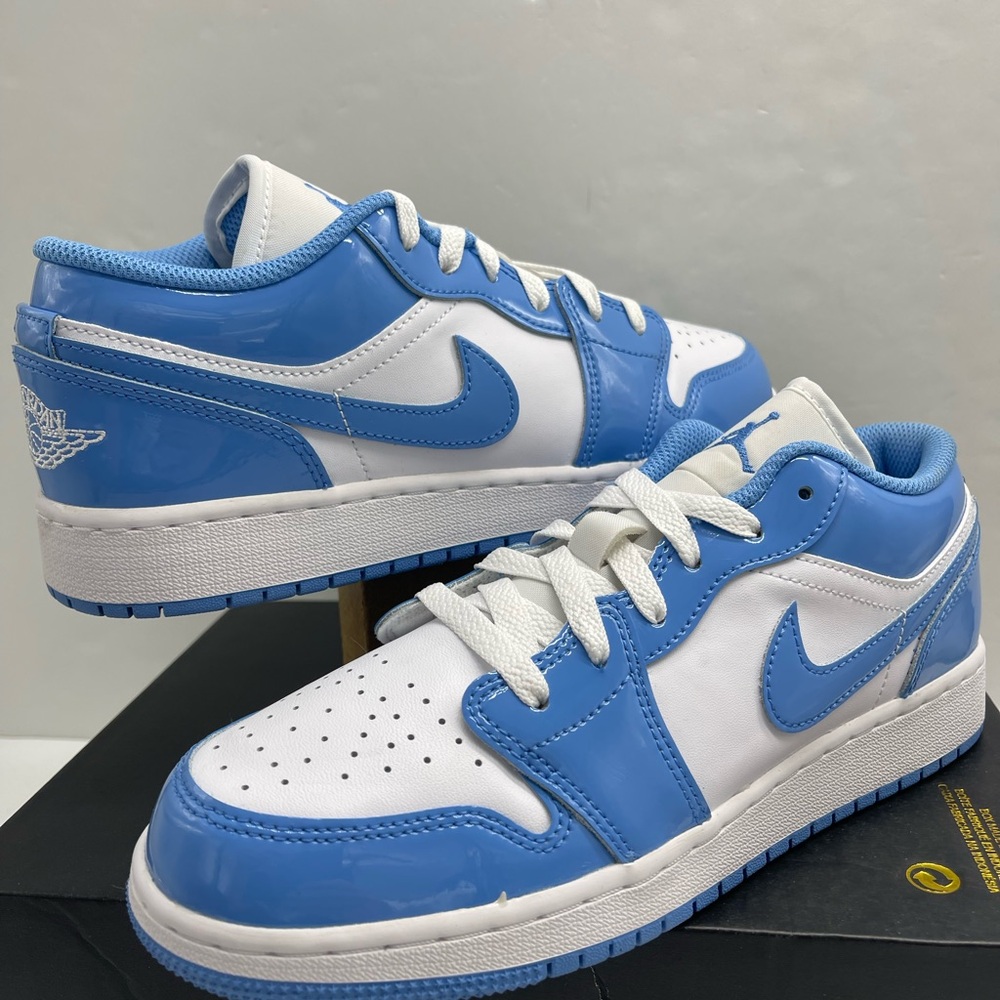 Jordan WMNS AIR JORDAN 1 LOW SE
WHITE/LEGEND BLUE FZ3929 114
Sneakers - Picture 9 of 16
